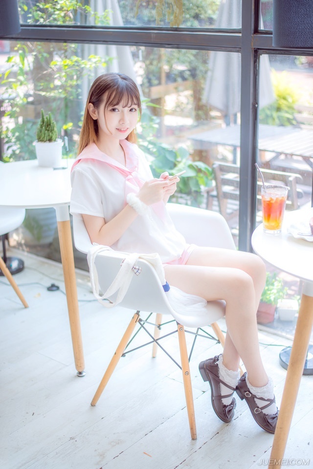 人，真是奇怪，没有外人来证明你，就往往看不出自己的价值。——三毛《撒哈拉的故事》